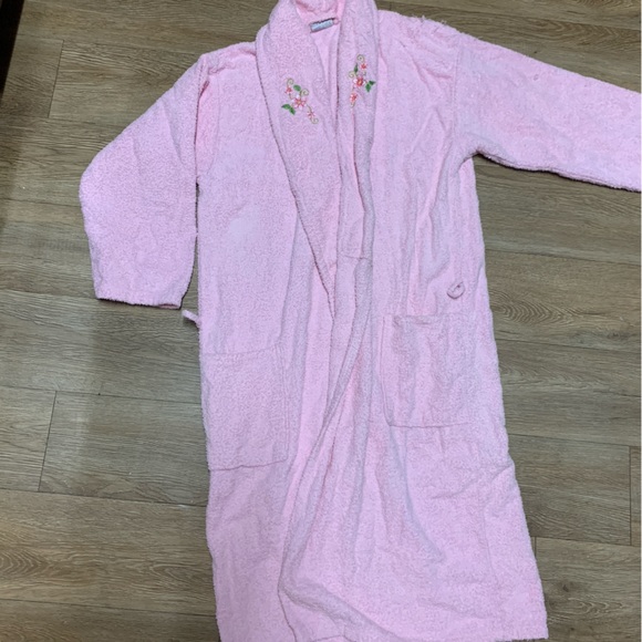 Other - Pink bath robe